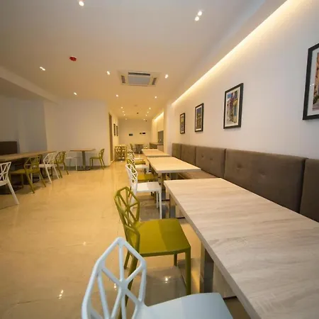 At 9020 Boutique Отель Сент-Полс-Бей